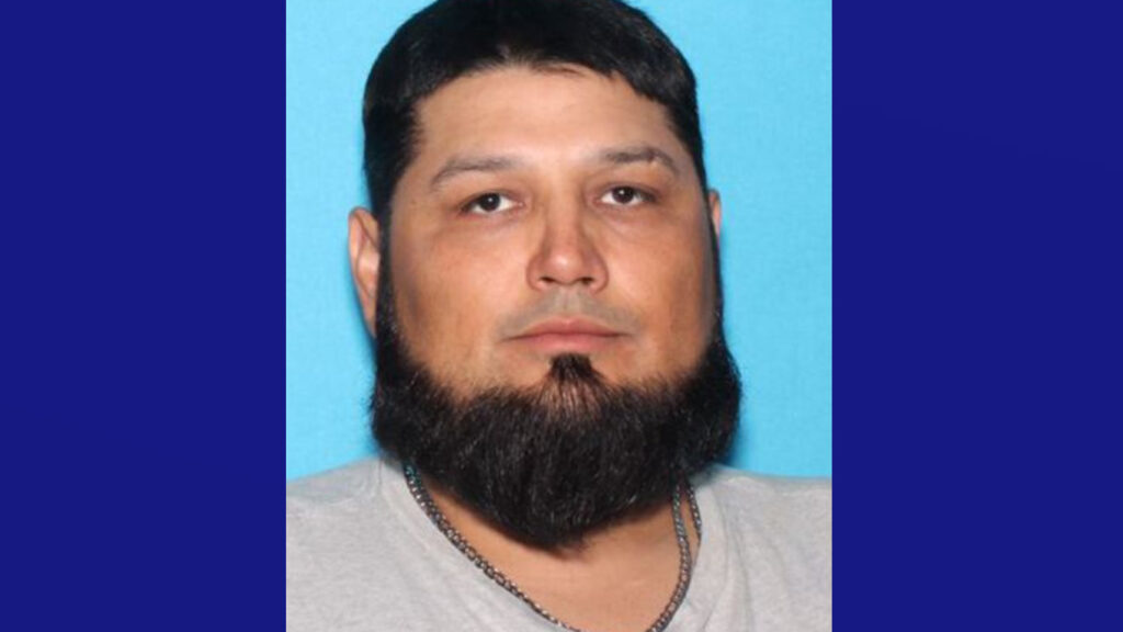 Buscan a hombre acusado de conducta indecente con un menor en McAllen