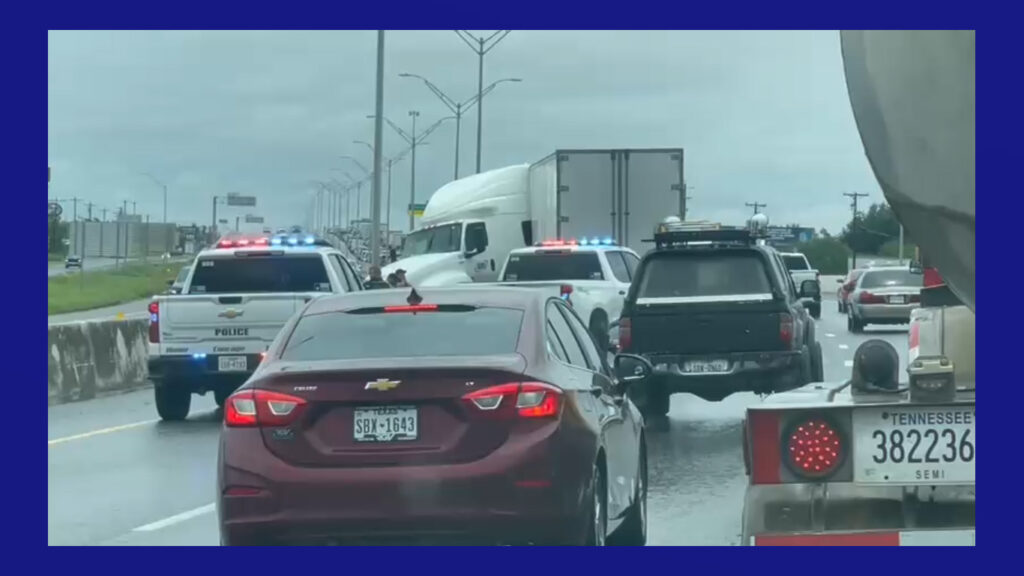 Alerta vial: accidente con tráiler frente a Bert Ogden en Harlingen