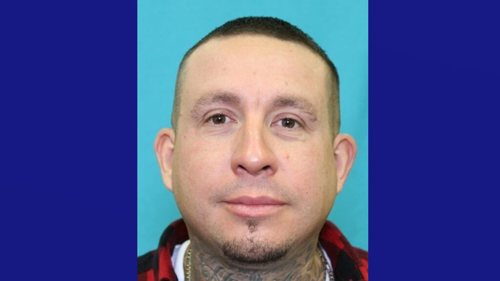 Buscan a hombre de McAllen por varios delitos relacionados con drogas y evasión