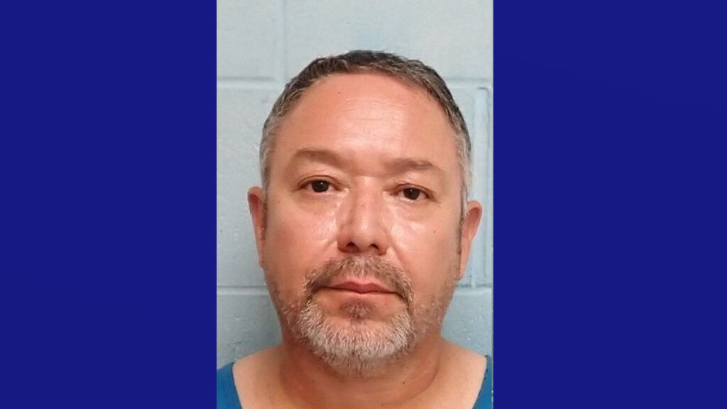 Hombre enfrenta cargos por choque que dejó a motociclista gravemente herido en McAllen
