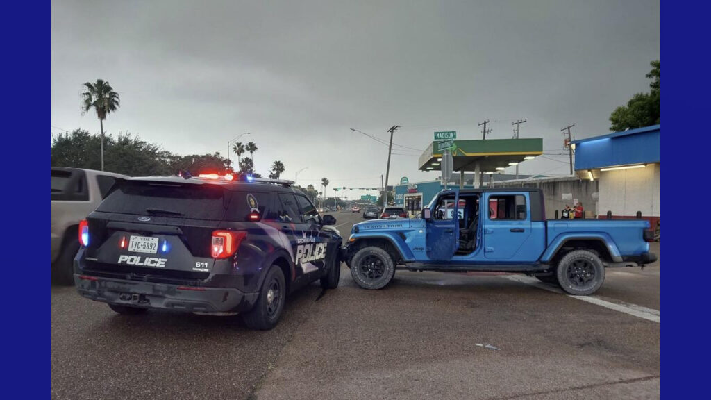 Policía de Brownsville recupera vehículo robado tras persecución en el centro