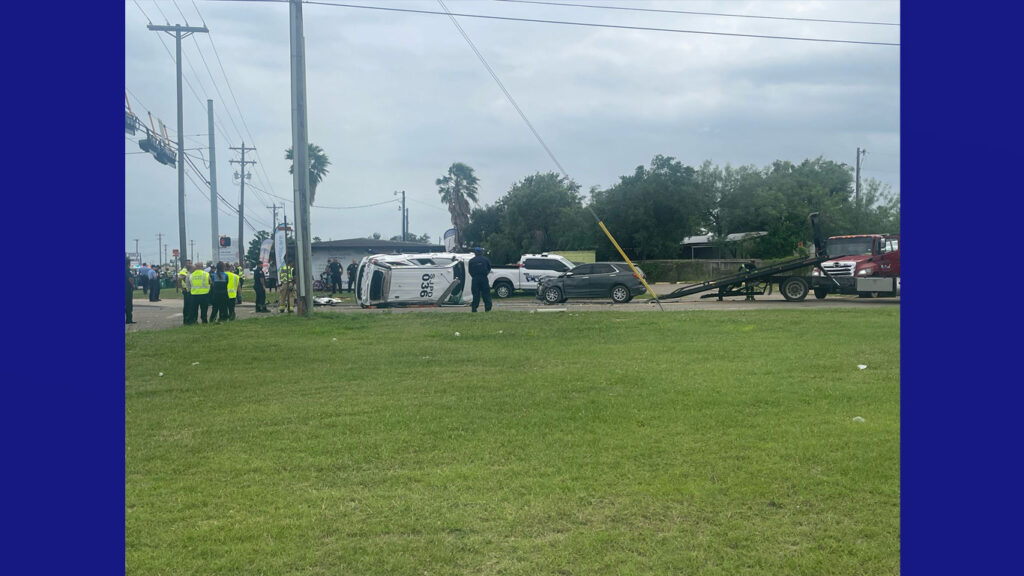 Oficial de San Juan es trasladado al hospital tras choque de cuatro vehículos en Pharr