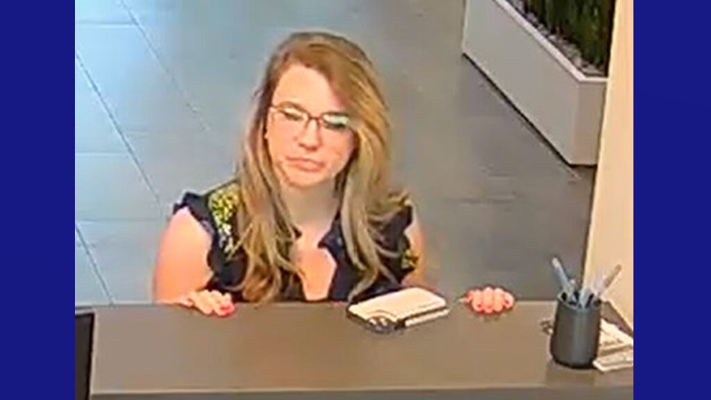 Identifican a mujer buscada por fraude con cheques falsos en McAllen; enfrenta cuatro órdenes de arresto