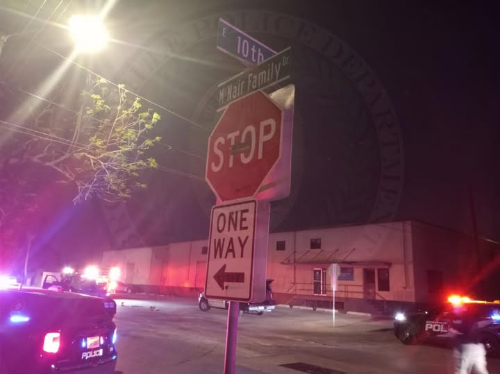 Policía de Brownsville investiga accidente entre auto y motociclista adolescente