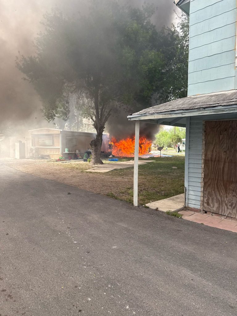 Tres jóvenes arrestados luego de un incendio presuntamente provocado en Harlingen
