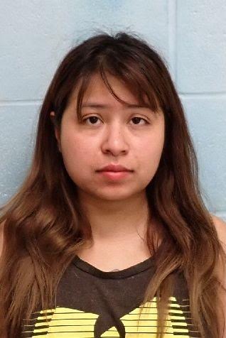 Arrestan a mujer en McAllen por crueldad animal; rescatan 19 animales en condiciones de abandono