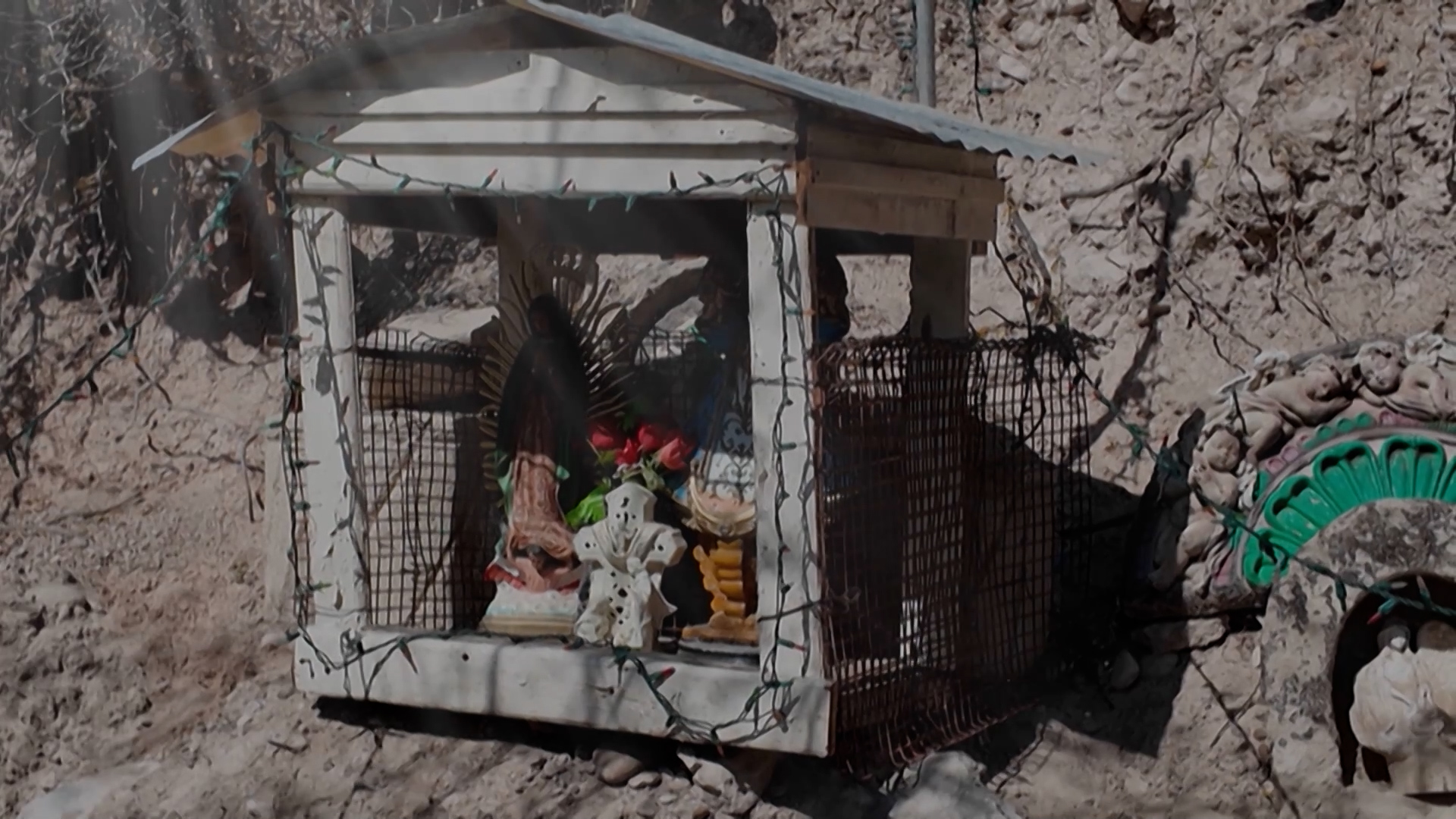 Reportaje Especial: Altar de la Virgen intacto en medio de incendio en el que una familia lo perdió todo