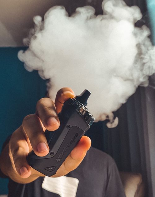 Tras las rejas un menor de edad de Elsa por presunta venta de THC en plumas de vapeo