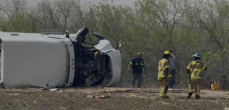 Accidente de tránsito al norte de la carretera 281, bomberos de Edinburg y Pharr estan en la escena