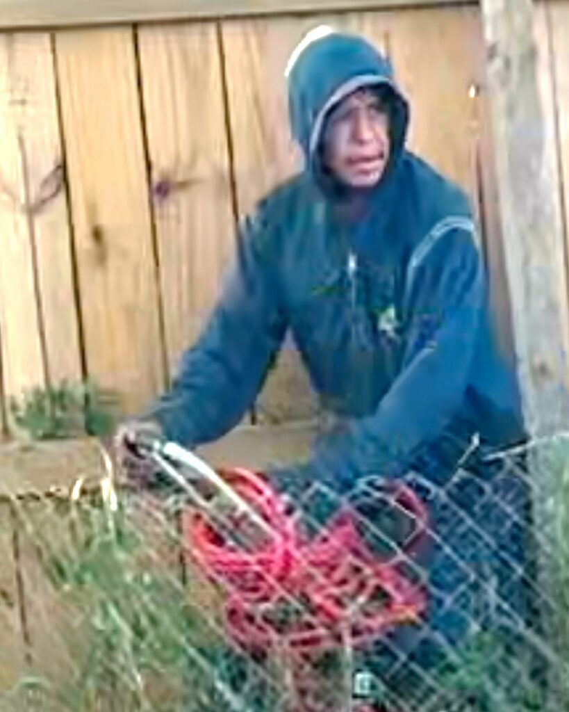 Buscan a un hombre sospechoso del robo de un compresor de aire en Brownsville