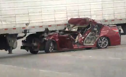 Accidente entre Tráiler y Auto al Sur de McAllen